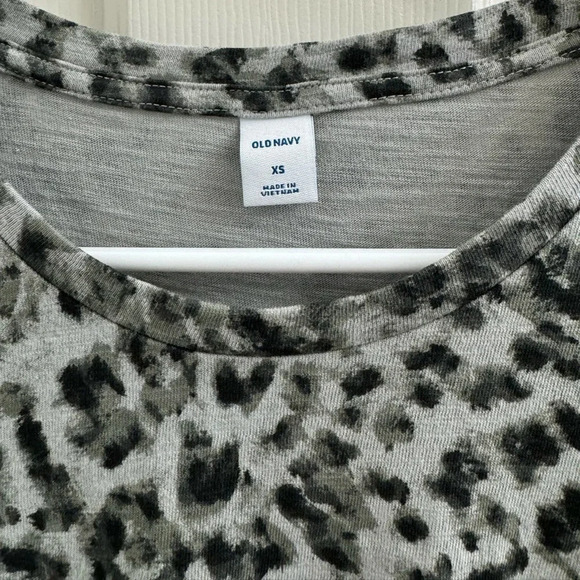 Old Navy Leopard print short sleeve dress - Picture 3 of 5